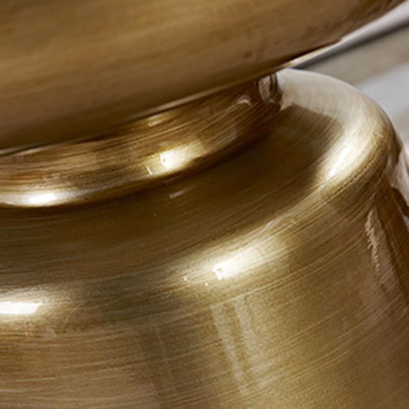 Sélection multicolore du matériau en métal moderne de la table de nuit ronde