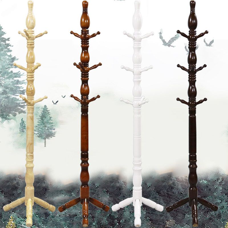 Arbre traditionnel en bois d'arbre en plein air arbre dans le hall avec crochets de manteau