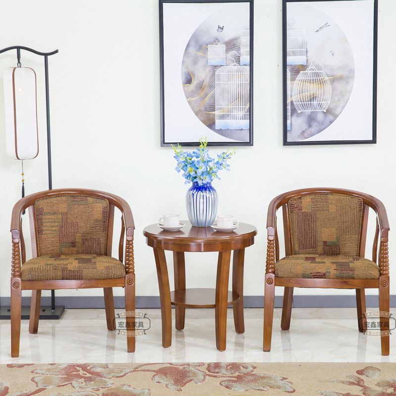 木製の足のある伝統的なアームチェア布張りの布地ダイニングチェア