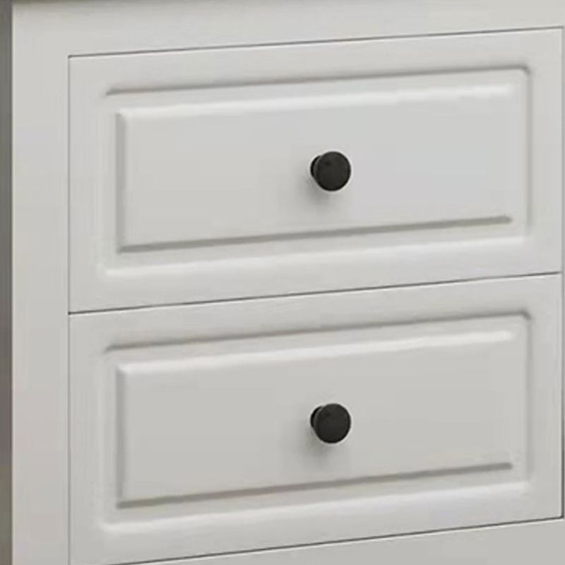 Cajón de almacenamiento de la mesa nocturna de roble tradicional con las piernas