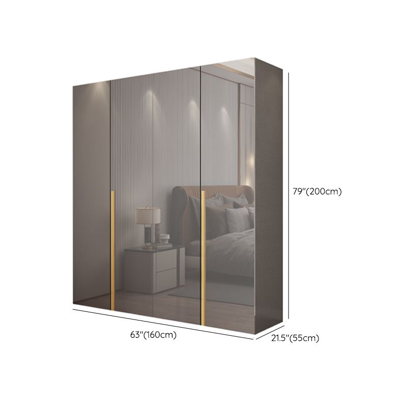 Witte verflicht luxe houten garderobe met planken en schuifdeur