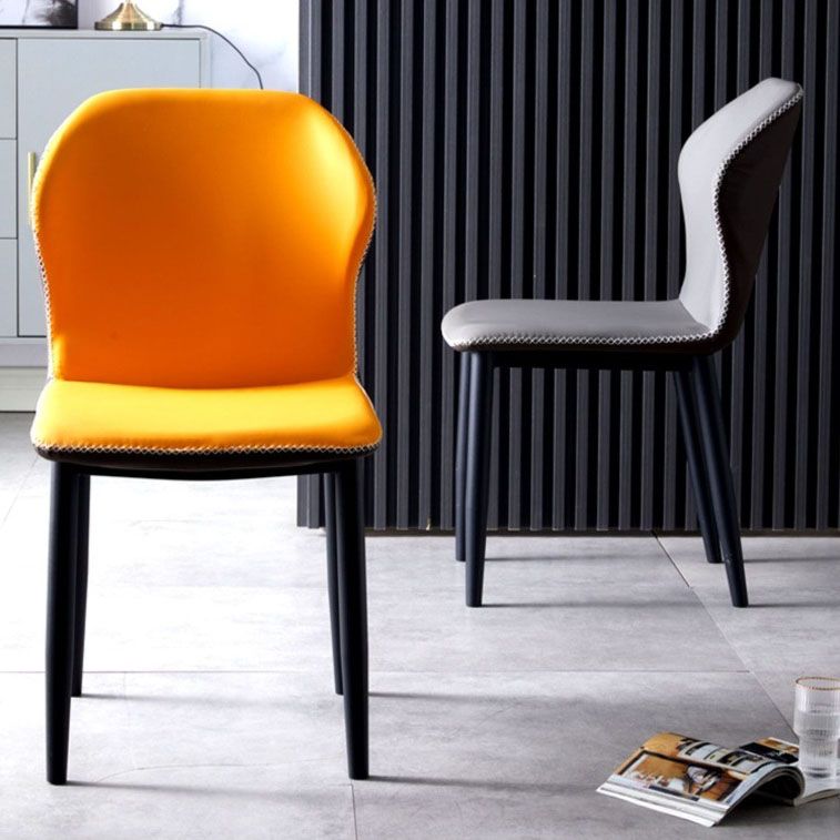 Zeitgenössischer Stahl Essstuhl Flügelback -Seitenmöbel im matten Finish für Innenräume