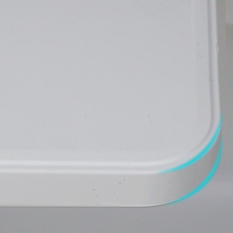 Escritorio de oficina plegable de forma rectangular con patas de metal en blanco