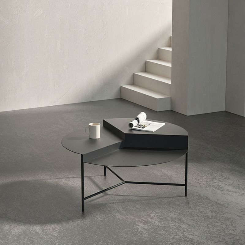 Tavolino moderno di Rond moderno di metà secolo con 3 gambe in ferro alto 17,72 "