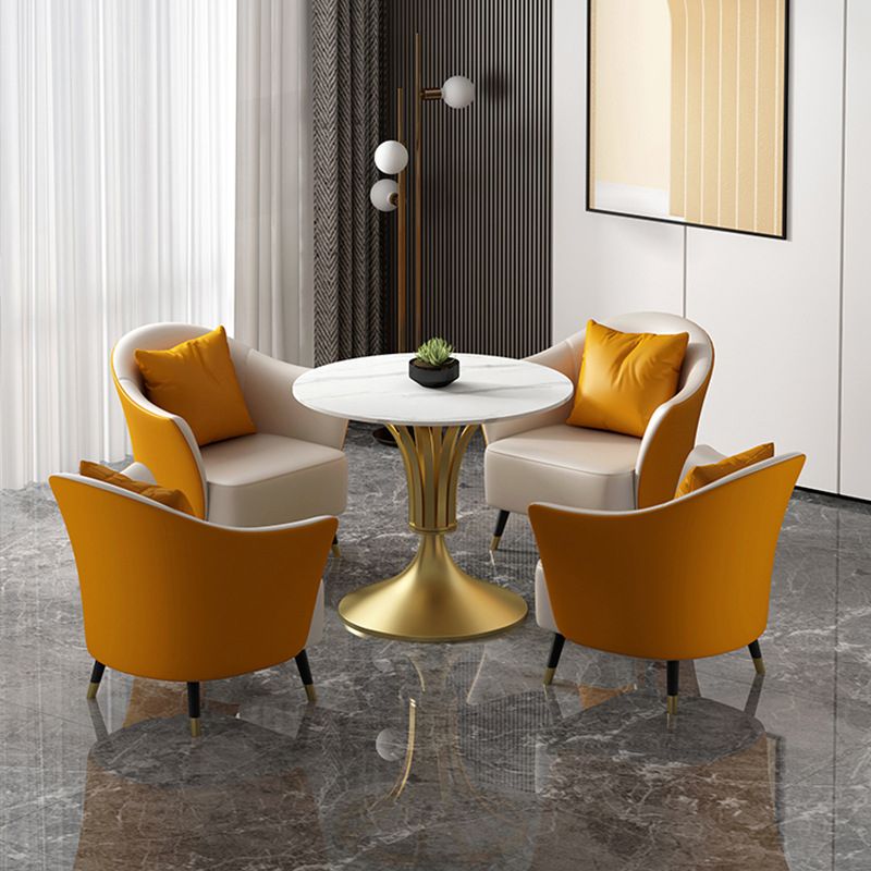 Metallglam -Essset mit gepolsterten Stühlen 1