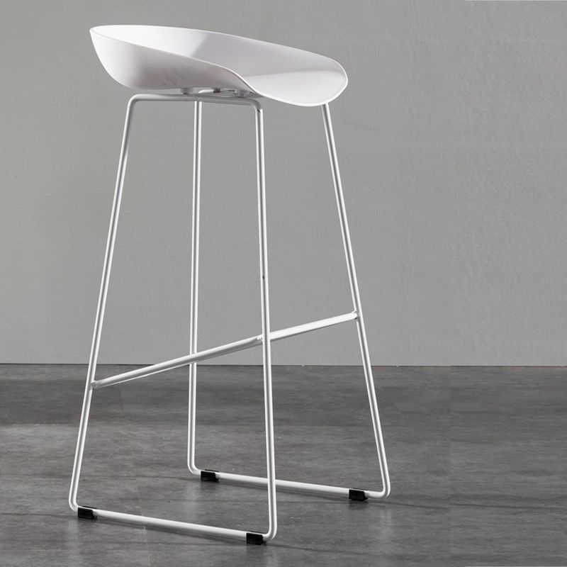Taburetes de altura de mostrador de metal Glam con taburete de bar con reposapiés para interiores