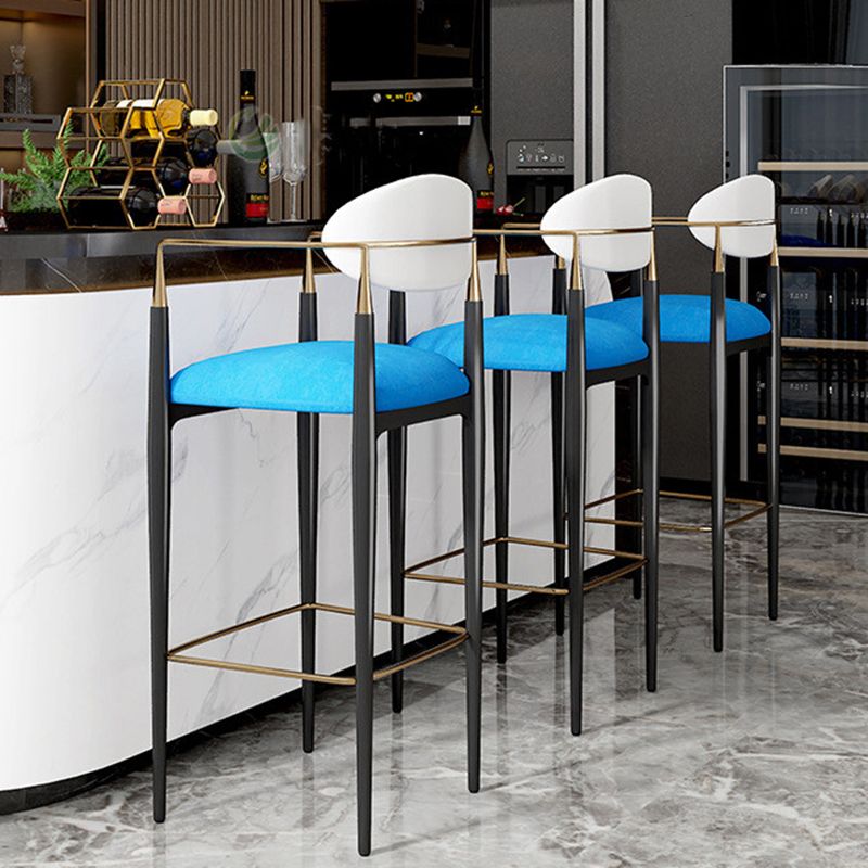 Sgabello da bar rettangolare con bracciolo industriale imbottito con schienale pieno