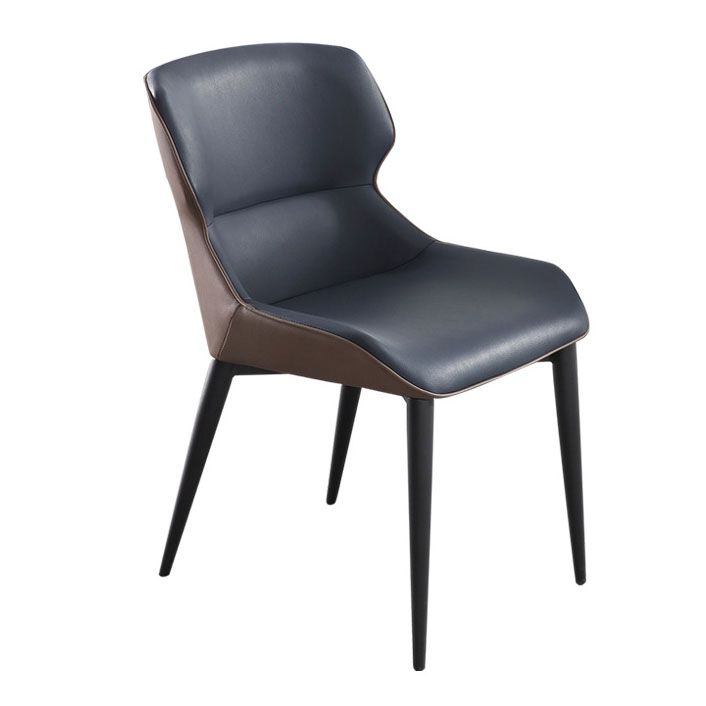 Sedia da pranzo in pelle contemporanea sedia laterale di wingback con gambe in acciaio in finitura opaca