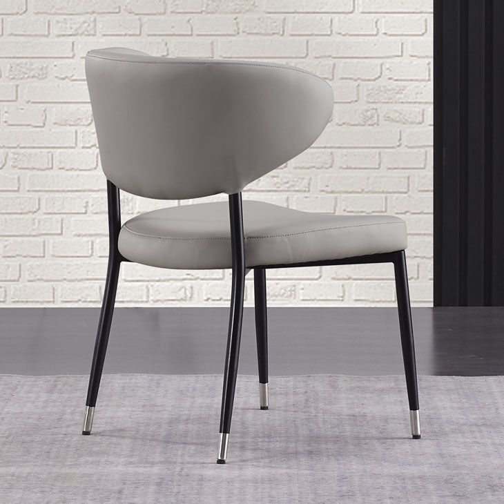 キッチン用のモダンなPUレザーダイニングチェア布張りの腕の椅子