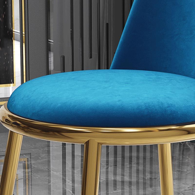 グラムダイニングサイドチェアダイニングルーム用の金色の足のある布張りのサイドチェア