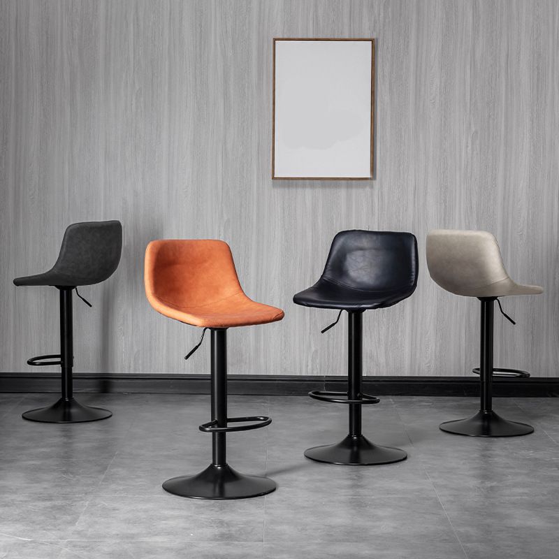 Skandinavischer Metallhocker Kunstleder gepolsterte Thekenhocker im matten Finish für Innenräume