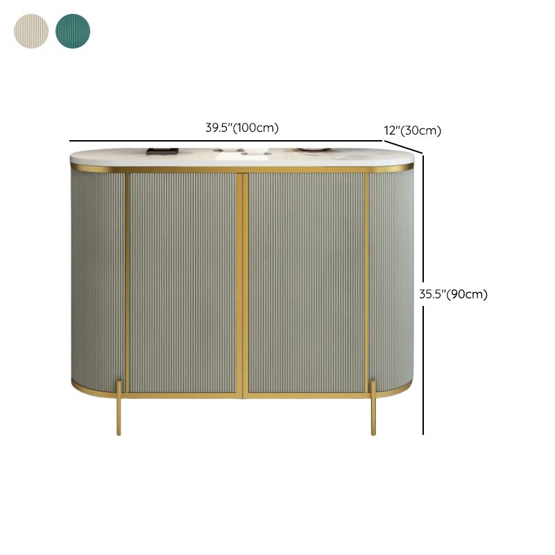 Gabinete paralero de piedra del lado glamoroso con puertas para la cocina