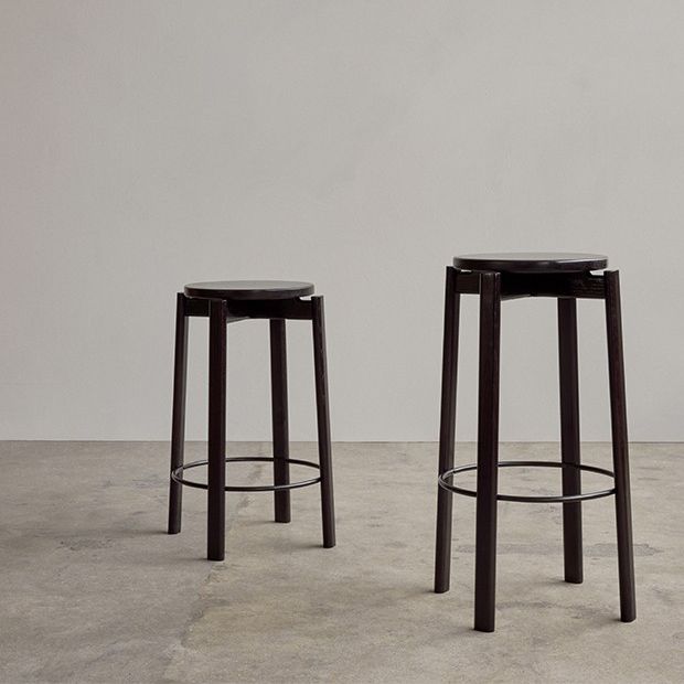 Tabouret de bar sans dos contemporain de 29,5 pouces avec base en bois massif