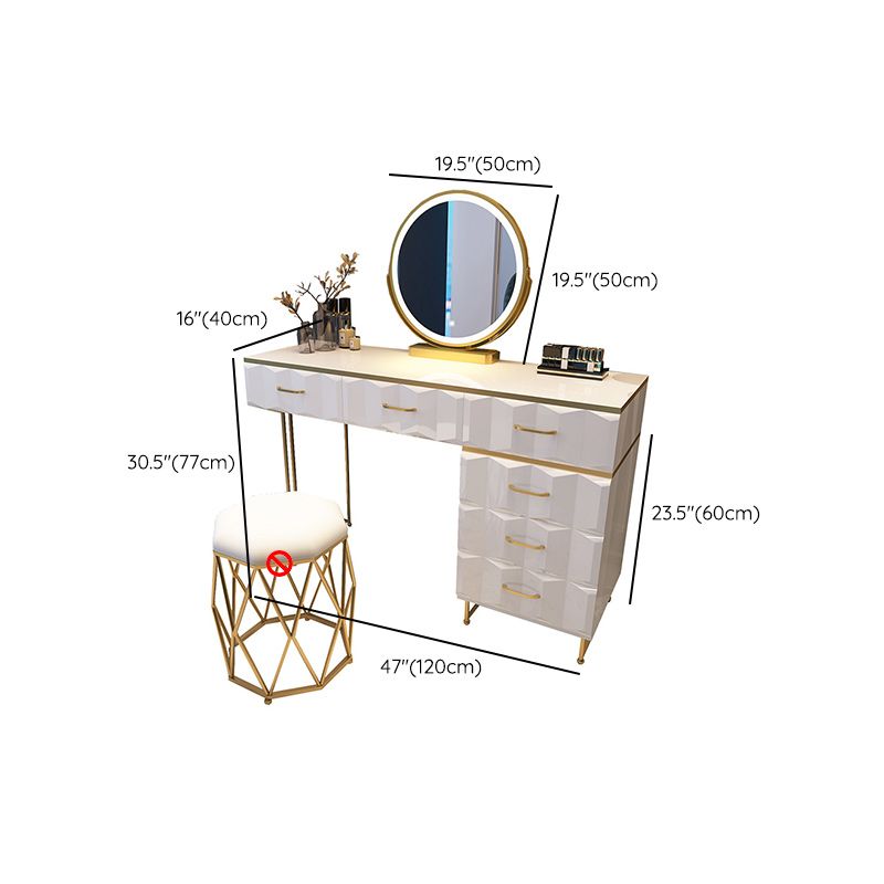 Camera da letto a specchio illuminato in oro contemporaneo con cassetto del trucco in legno