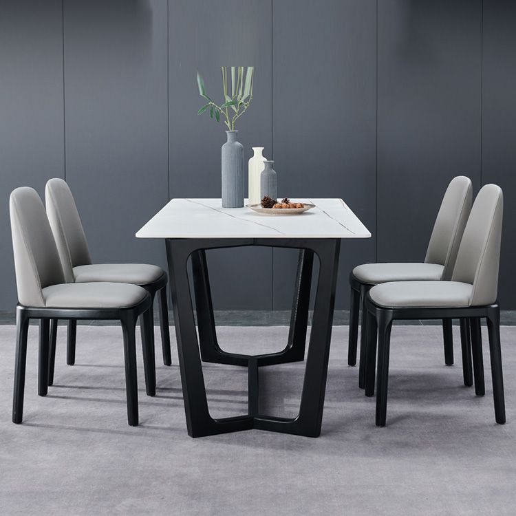 工業用アームレスダイニングチェアソリッドウッドの脚布張りのサイドチェア