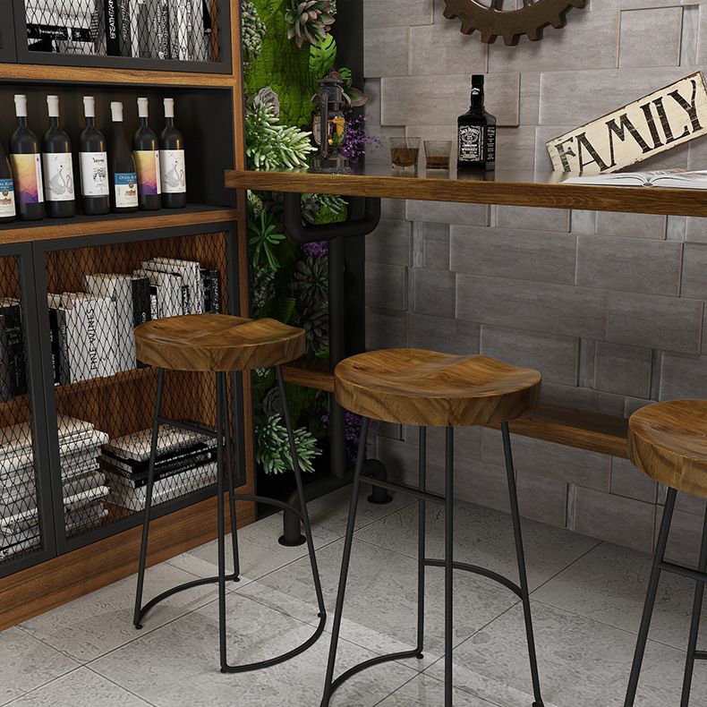 Tavolo da pranzo a bar in legno tradizionale tavolo da bar di lusso con base di cavalletto in nero