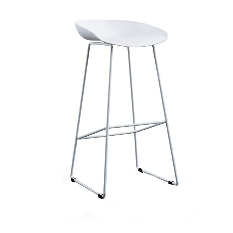 Taburetes de altura de mostrador de metal Glam con taburete de bar con reposapiés para interiores
