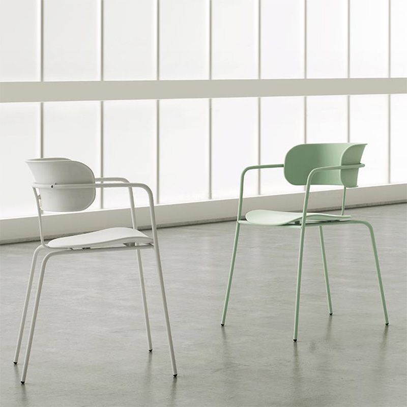 Zeitgenössischer Metall Esszimmerstuhl Arm Open Rücken Essneitenstuhl für Esszimmer