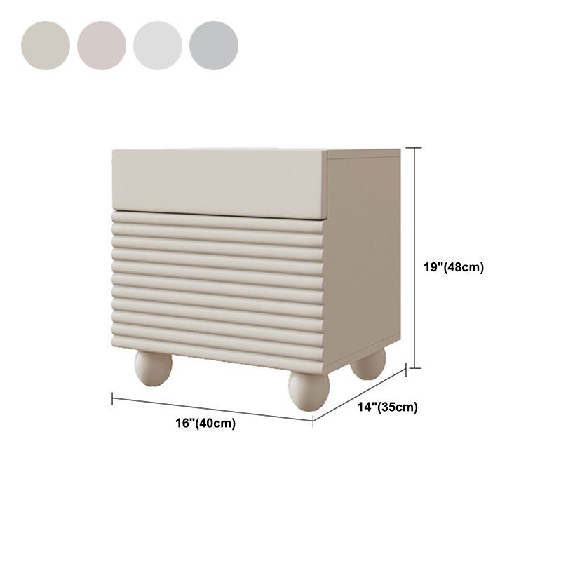 Mesa nocturna de madera escandinava de 19 años de altura con 2 cajones