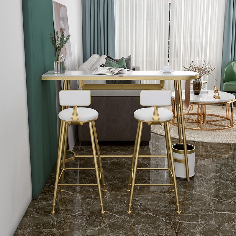 Scriva da bar del bistrot bar tradizionale in pietra di lussuoso bar con base di cavalletto