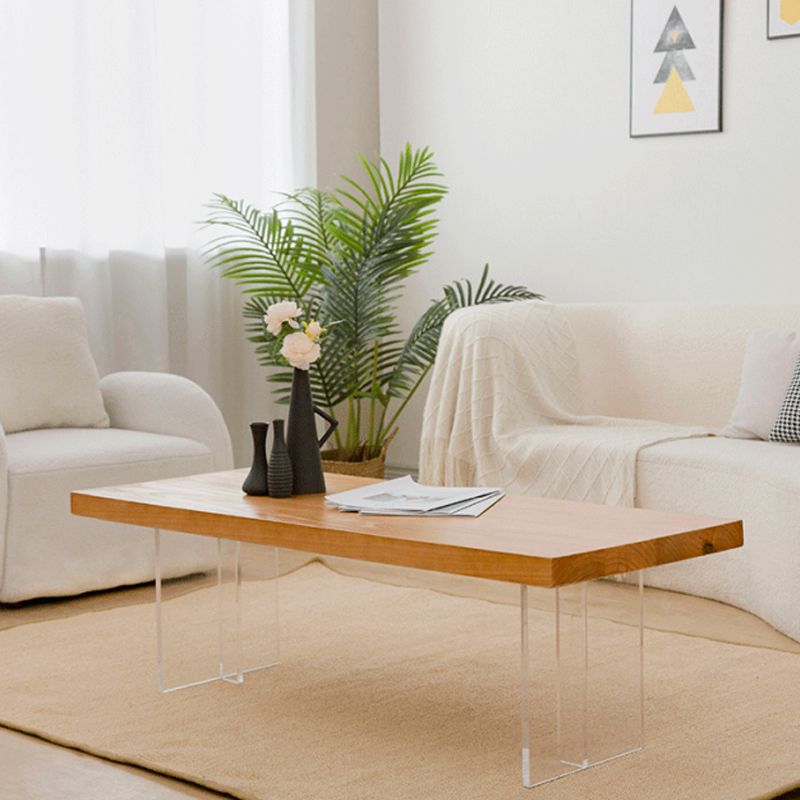 Table basse scandinave avec plateau en bois massif et base en acrylique