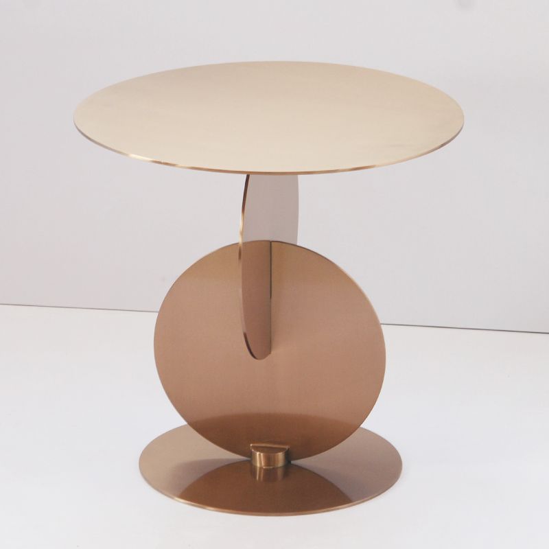 Mesa de metal circular de diseño de pedestal de estilo moderno medieval