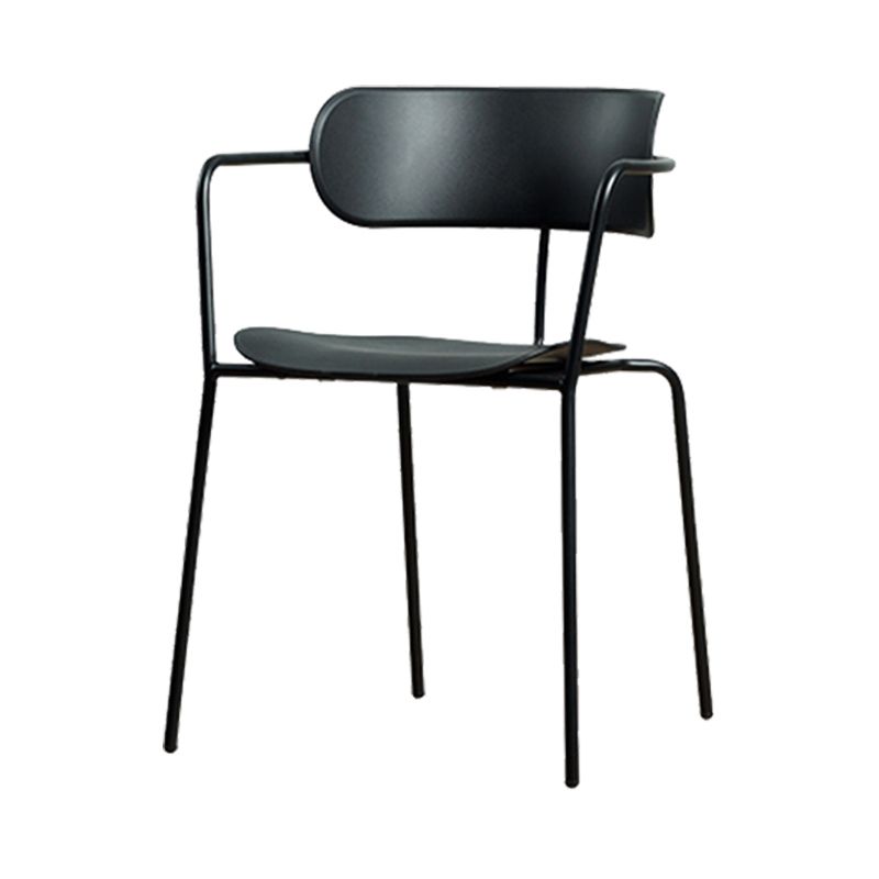 Hedendaagse stijl Open Back Plastic Dining Arm stoel met metalen benen voor thuis