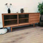 Sideboard moderno a 4 a tasto da pranzo in legno massiccio a 4 cassetto con porta scorrevole