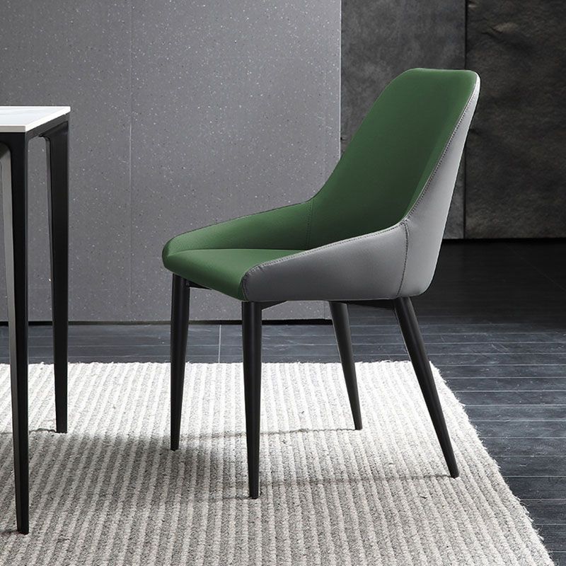 Silla de comedor de cuero moderna silla parsons con patas de matal en acabado mate para casa