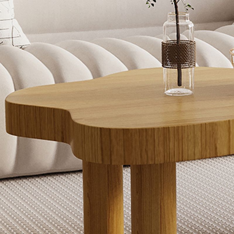 Table basse simple en bois massif, table basse à 3 pieds de forme libre
