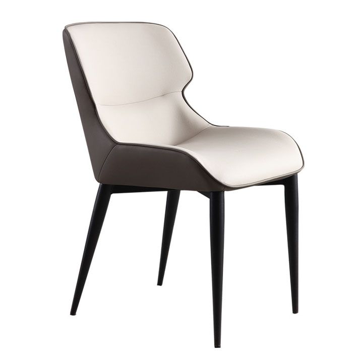 Sedia da pranzo in pelle contemporanea sedia laterale di wingback con gambe in acciaio in finitura opaca
