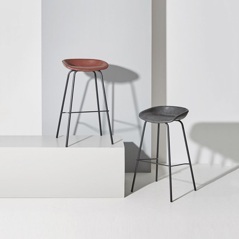 Contemporary Matte Finish Leather Barstool Low Back Home Stool Clearhalo 'Bar Furniture' 'Bar Stools' 'bar_stools' 'furn' 'furn_bar_stools' 'Furniture' 'furniture_bar_stools' 'Kitchen & Dining Furniture' 1200x1200_7c0bb27c-5240-484d-84ad-2a176204802b