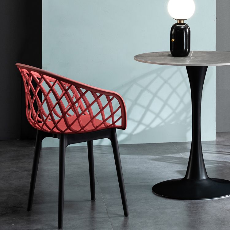 リビングルーム用のモダンなシンプルなアームチェアプラスチックダイニングアームチェア