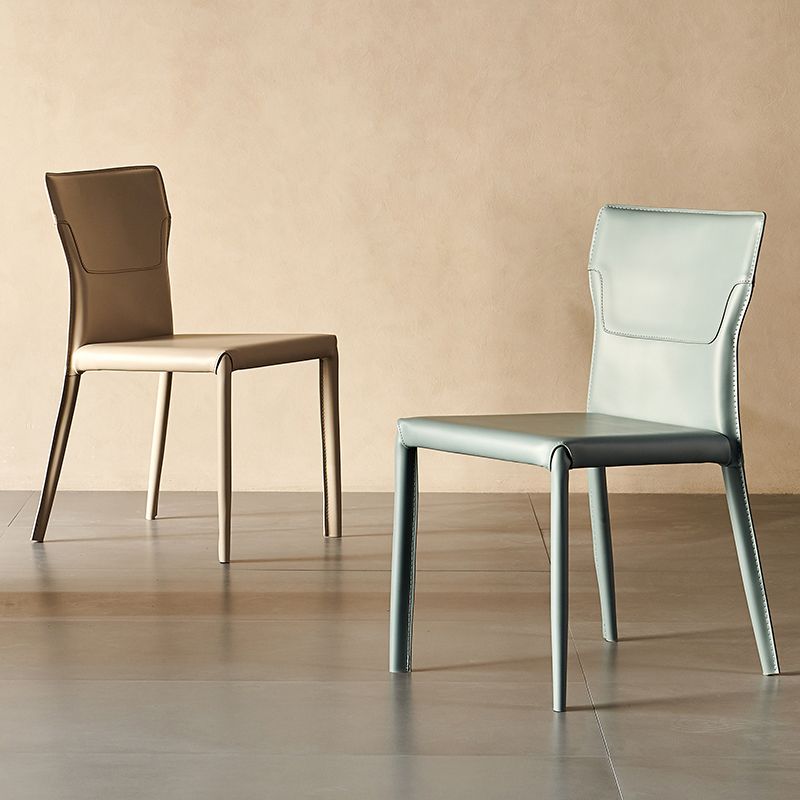 Chaise d'accompagnement contemporain en métal avec jambes en cuir