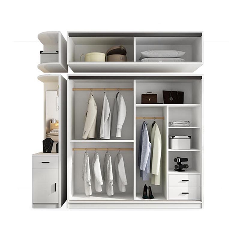 Moderne garderobe voor thuisspiegelkast met glazen deuren