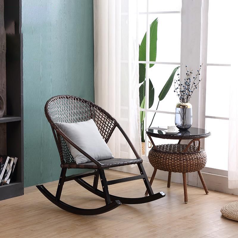 Rattan Rocker Chair Mitte des Jahrhunderts moderner Schaukelstuhl mit grauem Rahmen