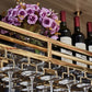 Porte-vin suspendu en acier en or avec porte-verre et étagère de rangement