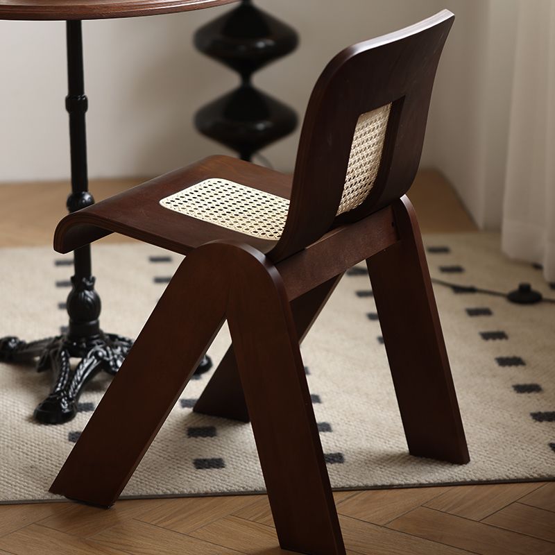 Chaise de salle à manger de style moderne