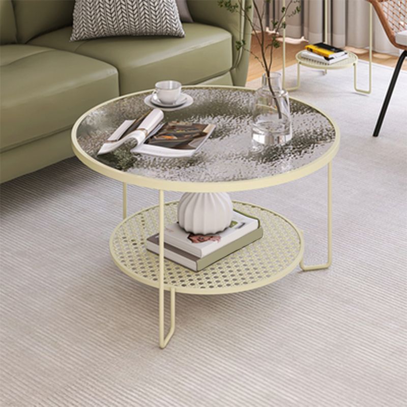 Zeitgenössischer Cocktailtisch mit Glasoberteil und Eisenbasis und Regal