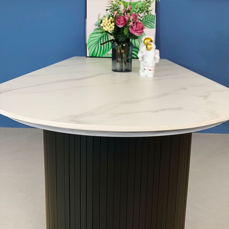 大理石の白いダイニングテーブルシンプルさ3脚のテーブルダイニングルーム用