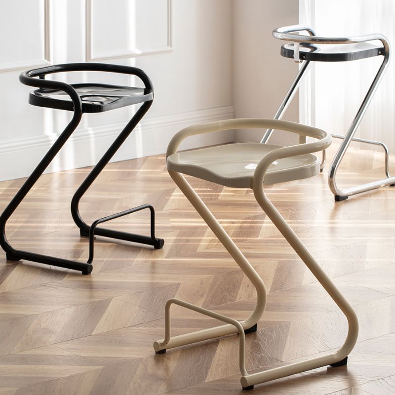 Eigentijdse lage rug 27-inch armloze barkruk met metalen basis