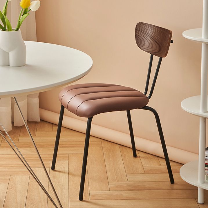 Silla lateral de estilo industrial Silla de comedor tapizada con base de metal