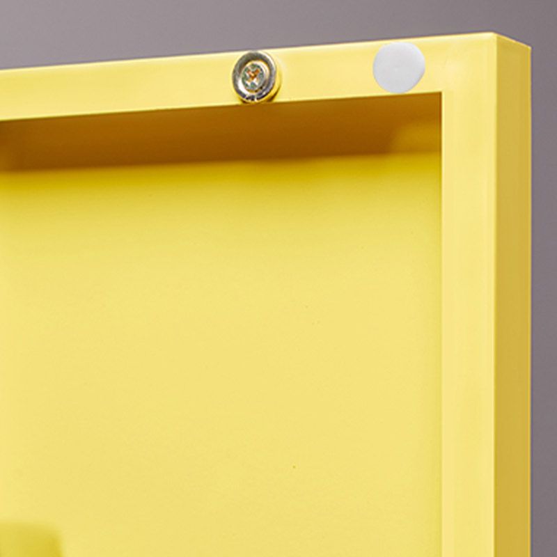 Armadio moderno del guardaroba con mensole regolabili in acciaio