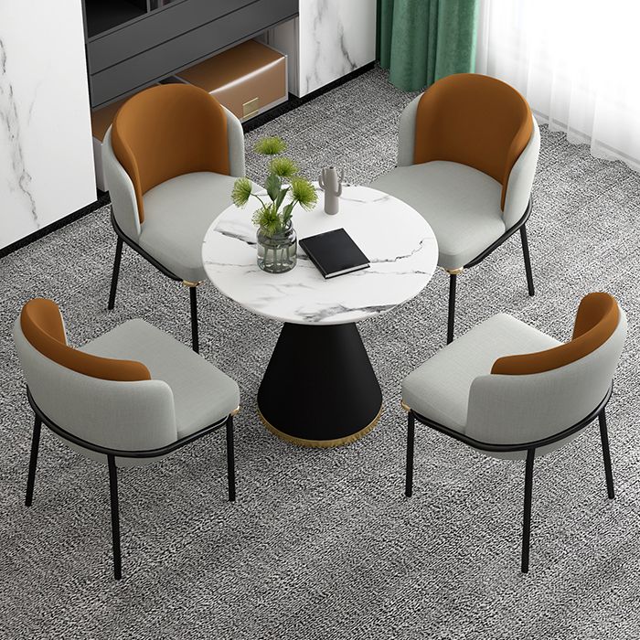 Mesa de comedor redonda contemporánea de metal mesa de piedra sinterizada con pedestal negro