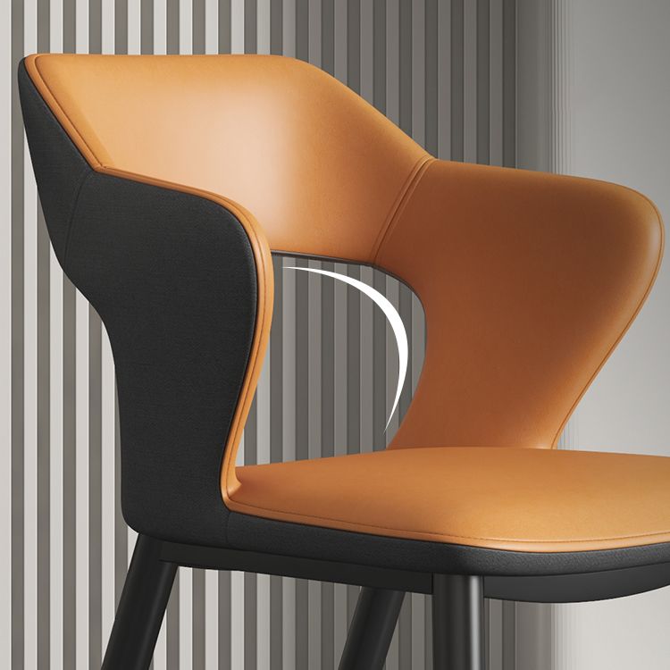 Sillas de comedor de cuero de falso silla de brazo trasero industrial con piernas negras