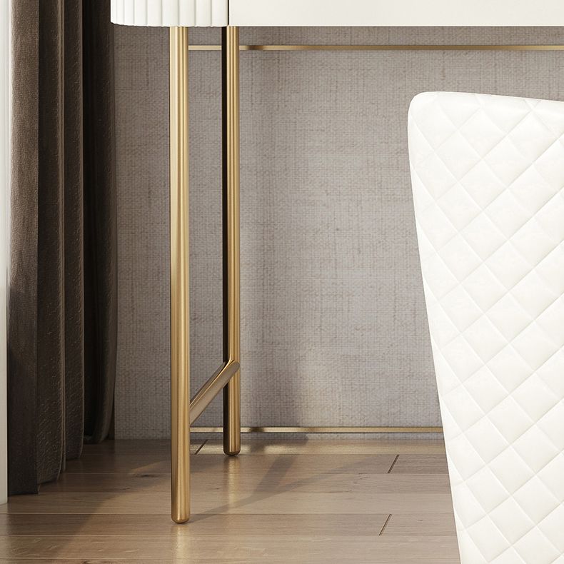 スレートトップ、ベージュバニティドレッシングテーブル付きのグラスメイクカウンター