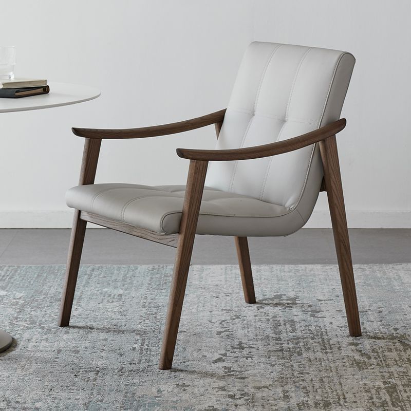 Noordse stijl massief hout faux lederen arm eetstoel in bruin voor thuis