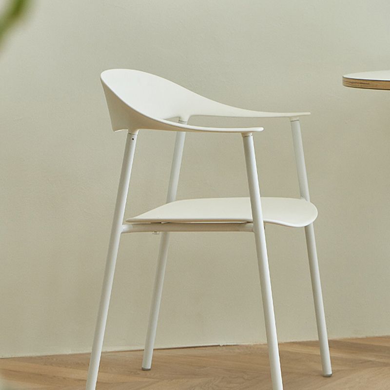 Silla de plástico de silla trasera abierta moderna con base de metal