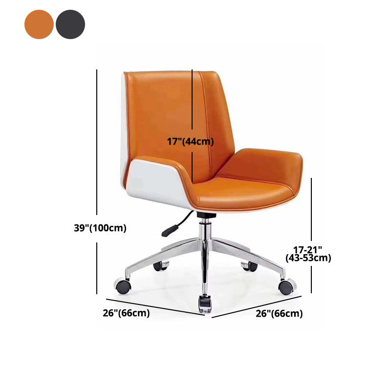 Moderner schwarzer Lederschalter mittelgroß
