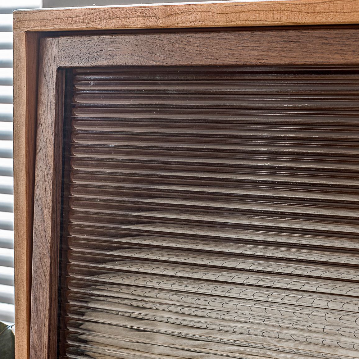 Glass Door Pine Wood Sideboard Modern Server Cabinet with Storage for Kitchen Clearhalo 'buffet_sideboard' 'Buffets & Sideboards' 'furn' 'furn_buffet_sideboard' 'Furniture' 'Kitchen & Dining Furniture' 1200x1200_7ef61d72-a4c7-424b-95ee-4e11c8e220f6
